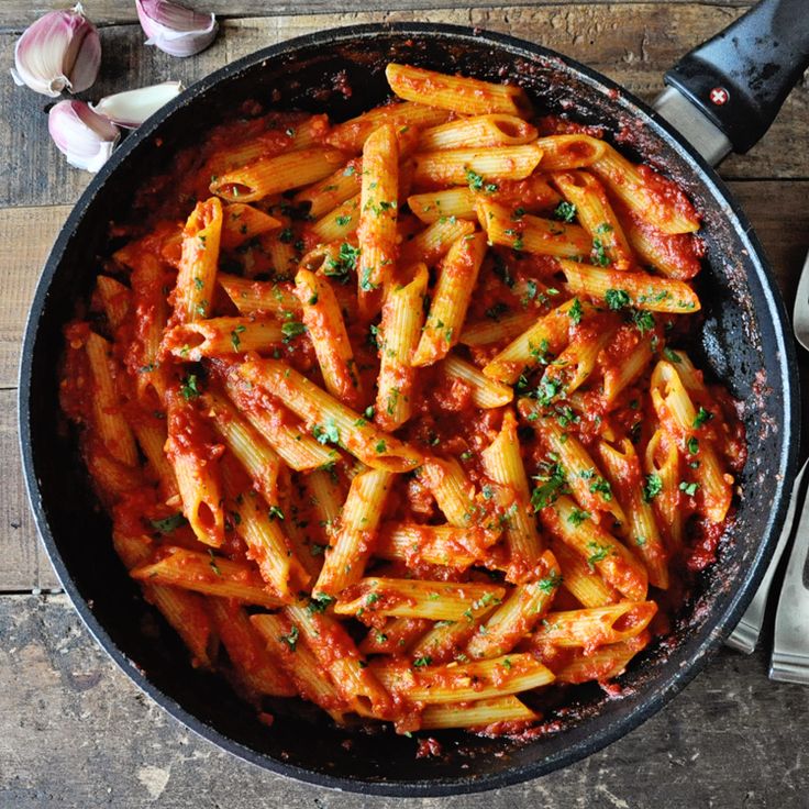 Spanish Pasta with Roasted Red Pepper Sauce Recipe - Spain on a Fork